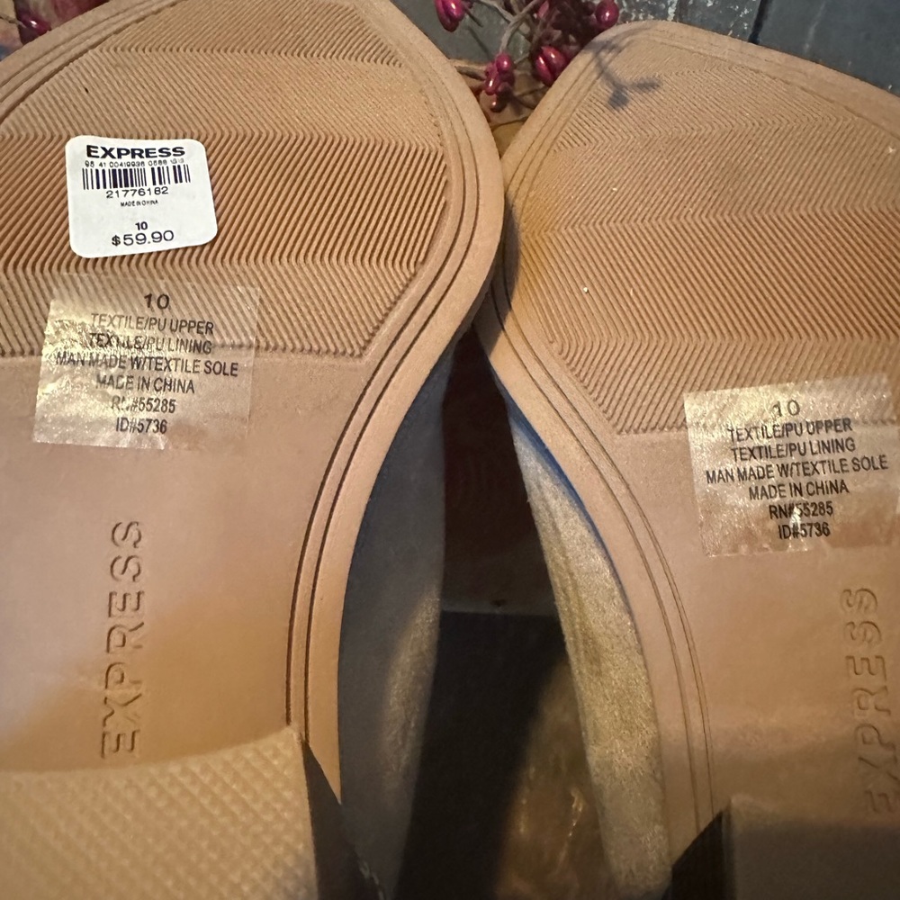 NWT!!!! 🖤Women’s Size 10 Express Booties🖤 - Picture 5 of 5